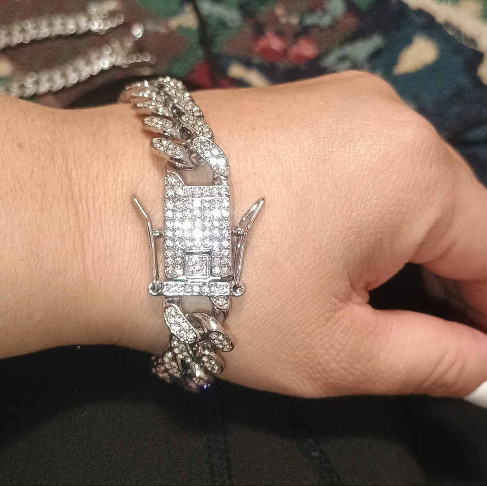 Silver Bracelet with Crystal Accents🥳🥳❌❌ - Picture 4 of 5